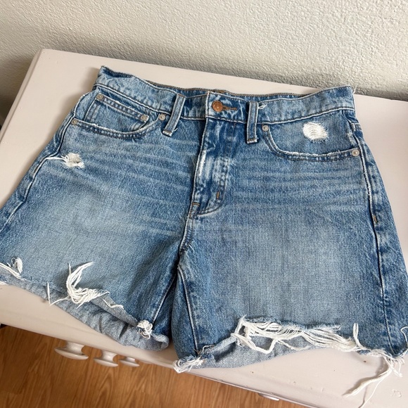 MADEWELL Relaxed Mid-length Denim Shorts medium blue - sz 26 distressed - NJ055